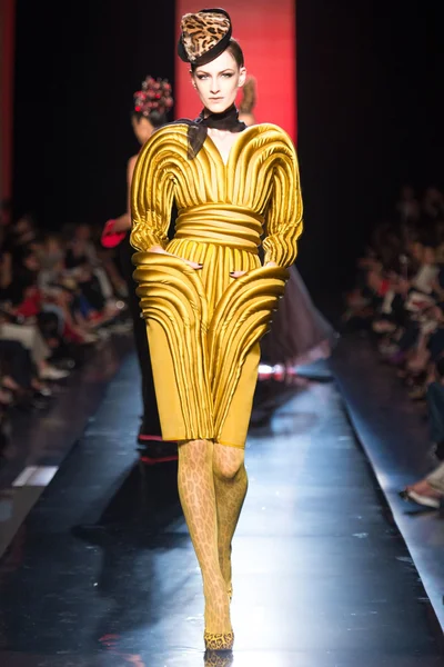Look 29